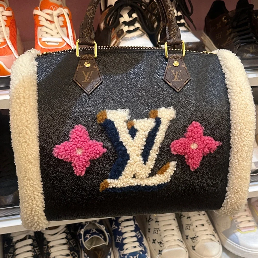 Louis Vuitton Speedy 30 Bandouliere Leather & Monogram Teddy Shearling- Black - Picture 11 of 14